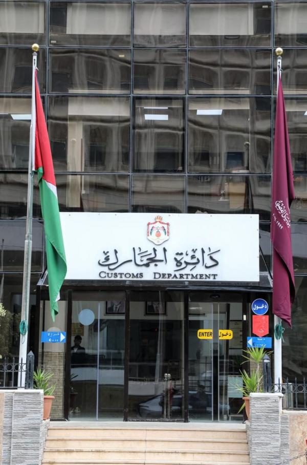 الجمارك توقف استقبال حركة الشحن باتجاه مركز حدود جابر