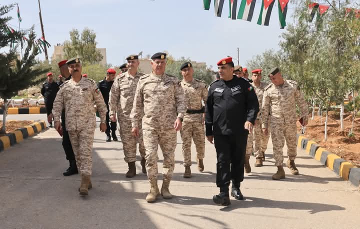 الحنيطي يفتتح غرفة القيادة والسيطرة بالشرطة العسكرية