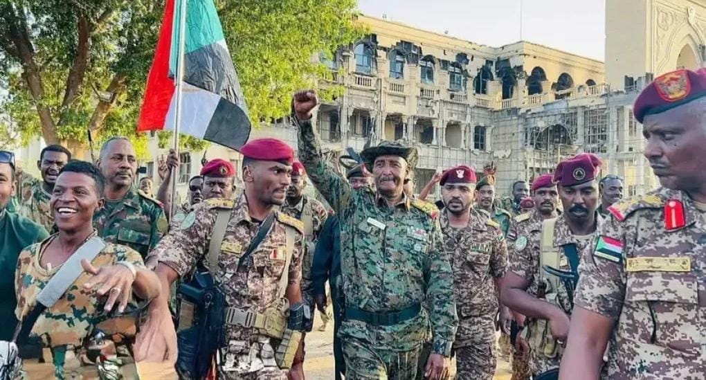 البرهان يعلن النصر من القصر الرئاسي: الخرطوم حرّة
