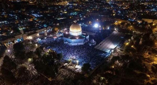 الاحتلال يحرم آلاف الفلسطينيين الوصول إلى الأقصى في ليلة القدر