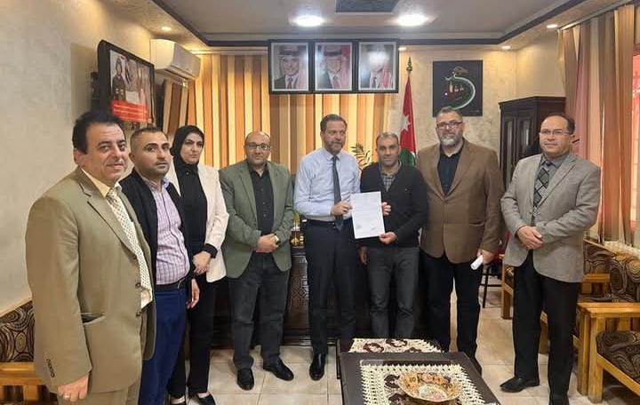 عبدالله بني طه يحصل على جائزة الموظف المثالي لشهر آذار 2025