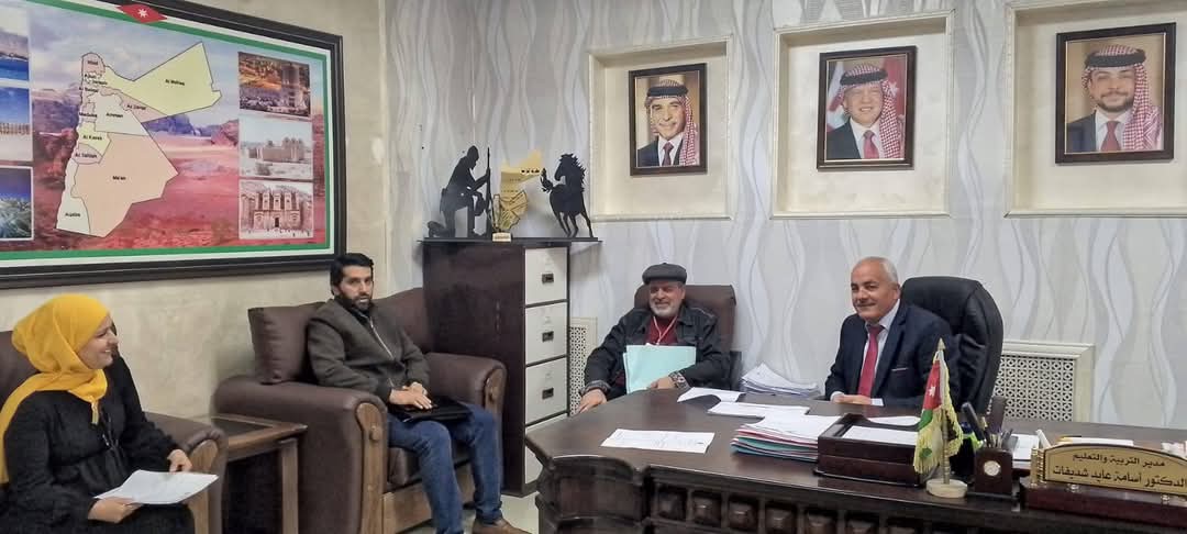 مدير الزرقاء الأولى يهنئ المدارس الفائزة ويوجه بمتابعة نتائج لجنة تحكيم المسابقة البيئية