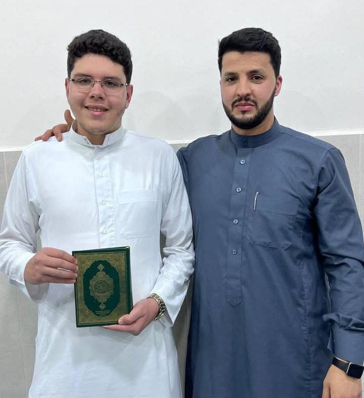 الطالب فراس ياسر غزال يسرد القـرآن الكــريم  خلال   ثمانية ساعات و 47 دقيقة