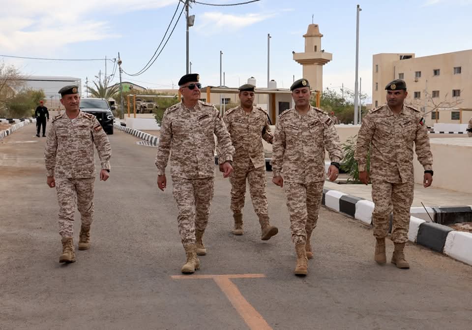 رئيس هيئة الأركان المشتركة يزور كتيبة الشهيد عبد الحميد شرف الآلية  41...صور
