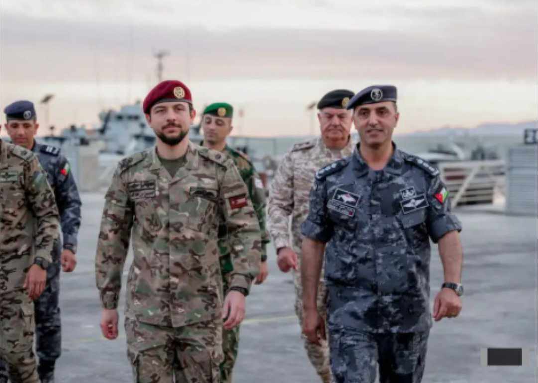 ولي العهد يشارك مرتبات قيادة القوة البحرية والزوارق الملكية وفريق مكافحة الإرهاب المائي مأدبة الإفطار