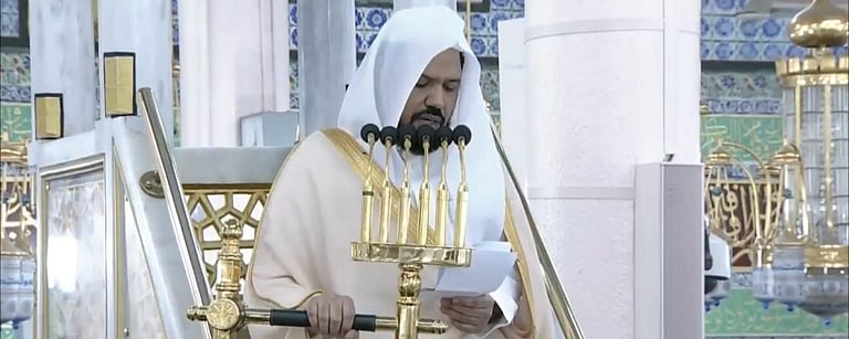 الحذيفي من المسجد النبوي: من معالمِ دين الإسلام ومظاهر إنسانيته مشروعية زكاةَ الفطر في خواتيم الشهرِ الكريم