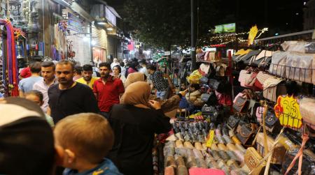 حركة مرورية نشطة عشية عطلة العيد