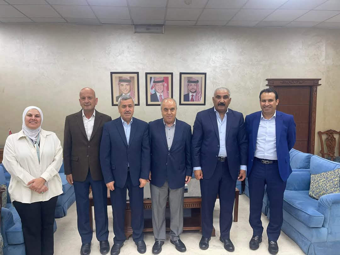 وزير التربية والتعليم يلتقي  النائب تيسير  ابو عرابي... تفاصيل