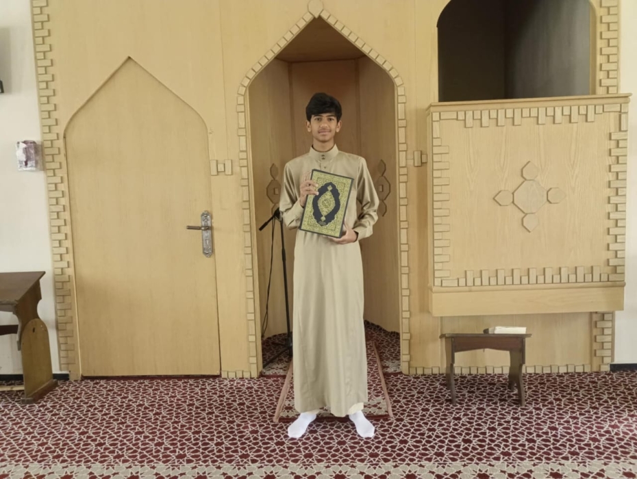 الطالب كرم القلاب يهدي انجازه لجلالة الملك بحفظه لكتاب الله خلال عامين