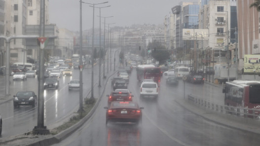 أمطار في مناطق واسعة وتحذيرات من تشكل السيول