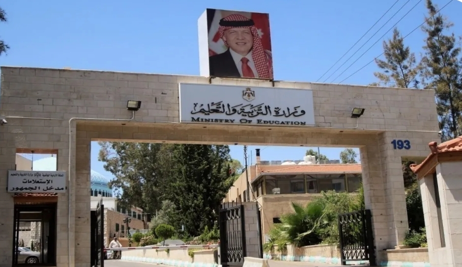 التربية تعتبر موظفين فاقدين لوظائفهم بسبب الغياب دون عذر  أسماء