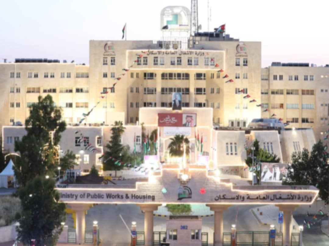 أسرة وزارة الأشغال العامة والإسكان تهنئ بحلول عيد الفطر السعيد