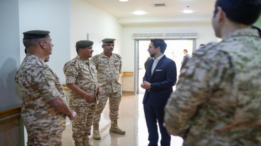 ولي العهد يزور مستشفى الأمير هاشم ويهنئ الكوادر الطبية والمرضى بالعيد