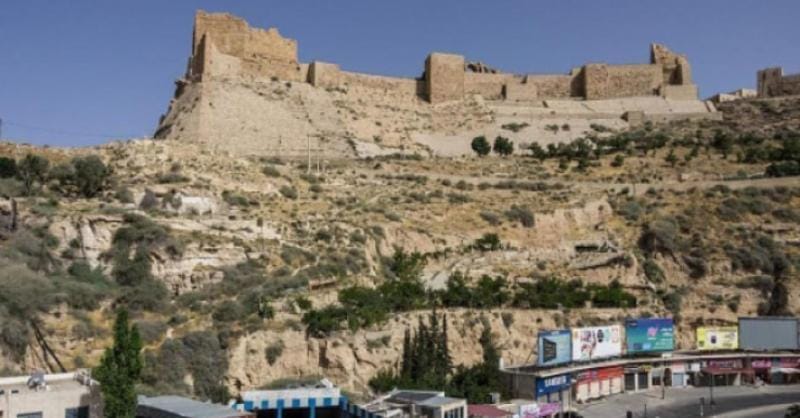 الكرك: المواطنون يستقبلون عيد الفطر السعيد وسط أجواء من الفرحِ والسرور