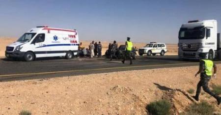 وفاة و 21 إصابة بحادث تصادم مركبتي شحن على الصحراوي