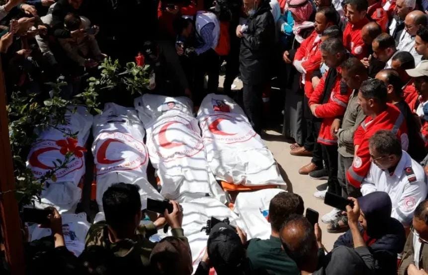 صحيفة أمريكية تنشر فيديو يدمر الرواية الإسرائيلية حول مجزرة المسعفين في رفح