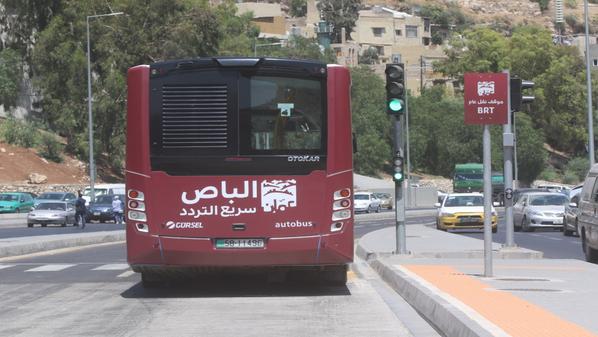 اسعاف ثلاثيني إلى المستشفى بعد دهسه من حافلة في عمان