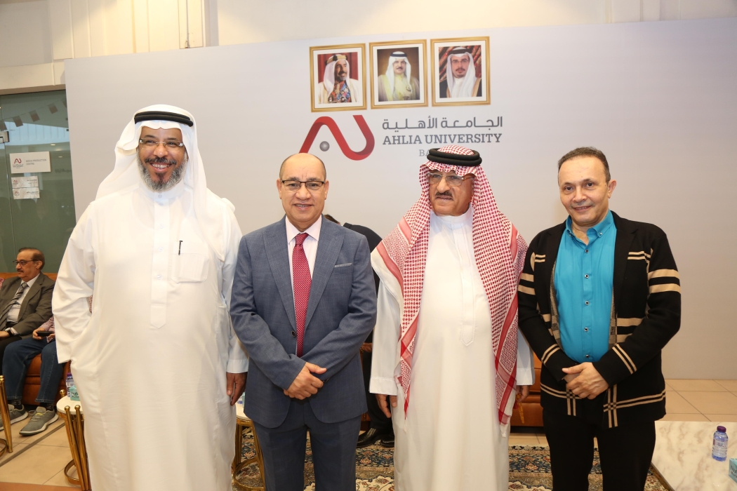 الجامعة الأهلية بمملكة البحرين تعايد طلابها ومنسوبيها