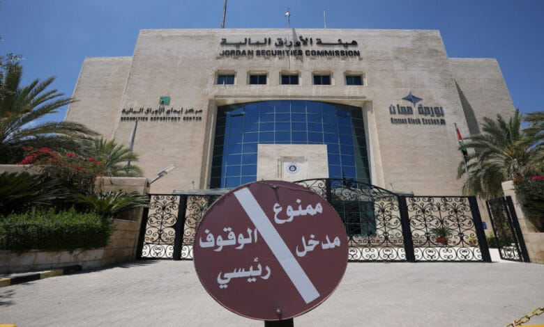 إيقاف التداول بأسهم عدة شركات