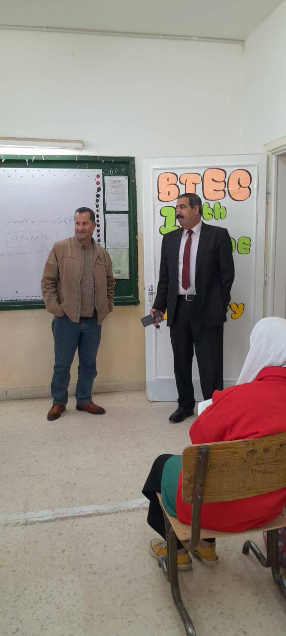 الفقرا يتفقد طلبة التعليم المهني ( BTEC)