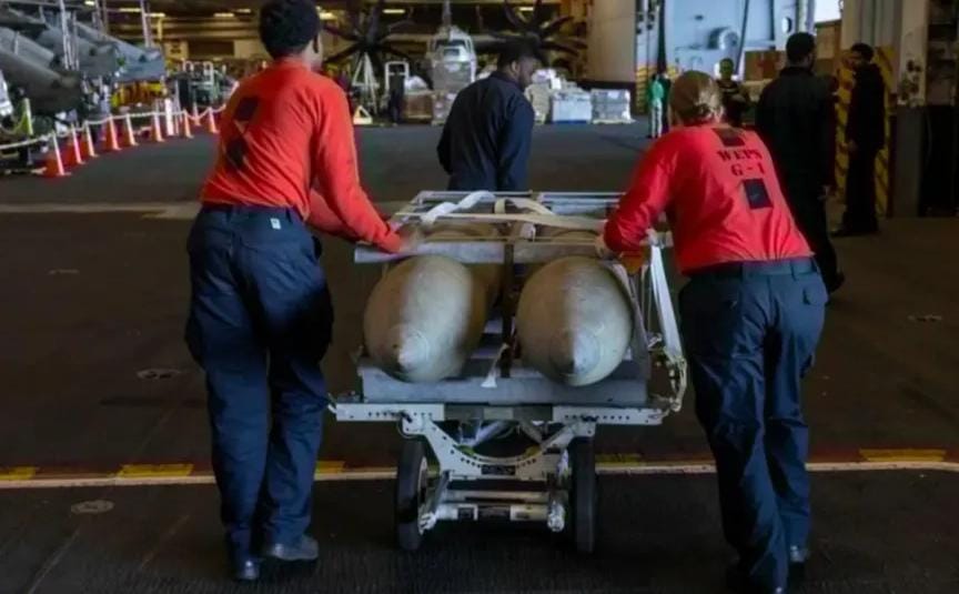 على متنها ”F35”.. القيادة الأمريكية تعلن تجهيز حاملة طائرات ”ترومان” لضرب الحوثيين