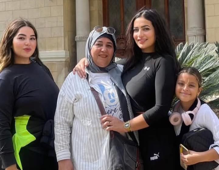 دنيا المصري ترفع شعار الحب في عيد ميلاد والدتها وتنشر صورًا تبهر متابعيها