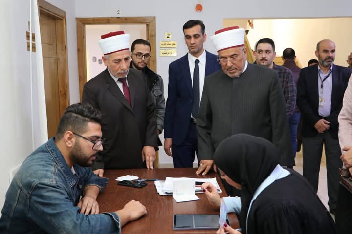قاضي القضاة يتفقد الخدمات الرقمية ومشاريع الدائرة في محافظة إربد
