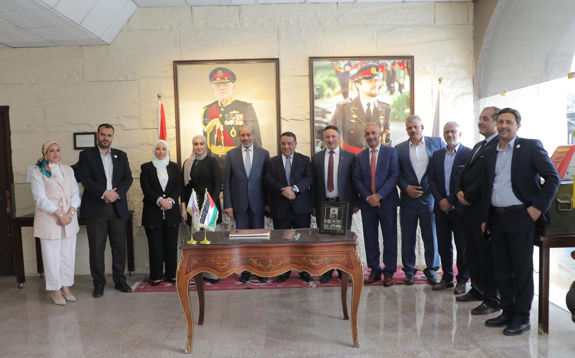 لجنتا السياحة والآثار والعمل النيابيتان تزوران البريد الأردني
