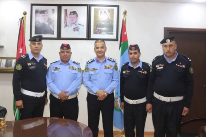 العميد الخوالده يكرم عدد من مرتبات إدارة الدوريات الخارجية