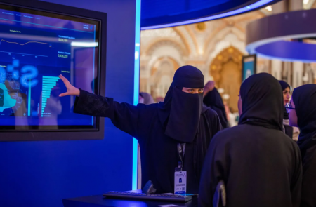 السعودية الأولى عالمياً في تمكين المرأة بمجال الذكاء الاصطناعي