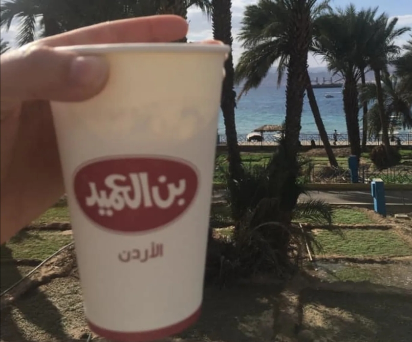 الكوب لم يعُد بنصف دينار.. بن العميد يرفع أسعاره في الأردن