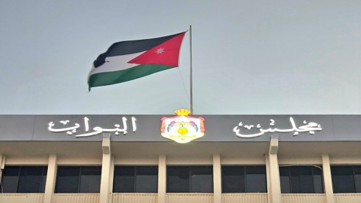 اجتماعًا مغلقًا بين رئيس الوزراء  ونواب