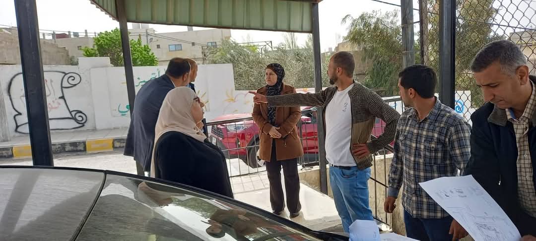 المومني تتابع مشروع الإضافات الصفية في مدرسة صقر قريش الأساسية للبنين