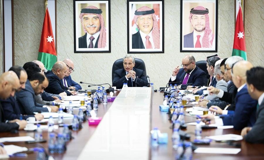 رئيس الوزراء :الأولوية الأولى للحكومة دفع عجلة النمو وتوسيع الاقتصاد الوطني