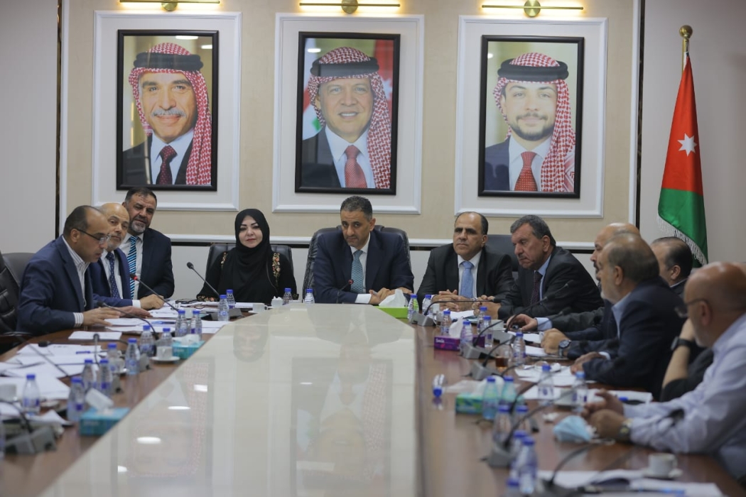 الاستثمار النيابية تناقش مشروع قانون ضريبة الأبنية والأراضي .