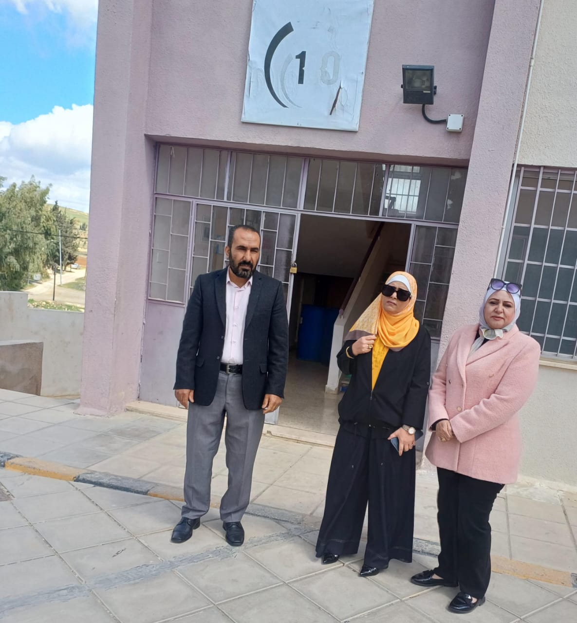 الخريشا تثني على جهود الإدارة والمعلمين والطلبة في مدرسة أم البرك الأساسية للبنين. ...صور