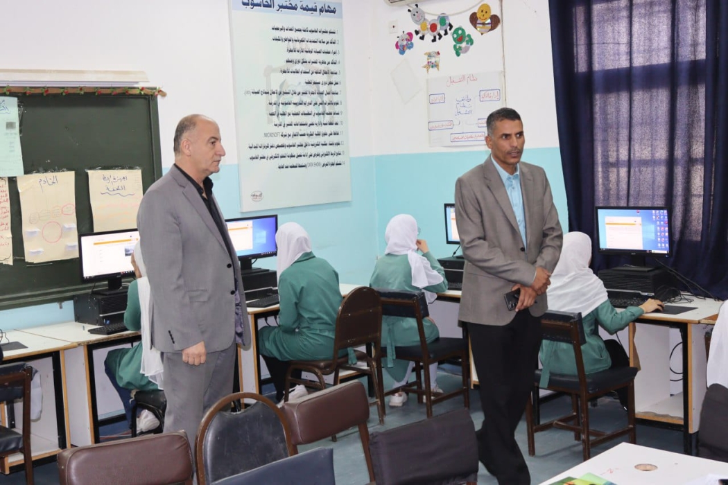 المساعيد يتفقد سير اختبار بيزا في مدرسة سما السرحان الثانوية للبنات