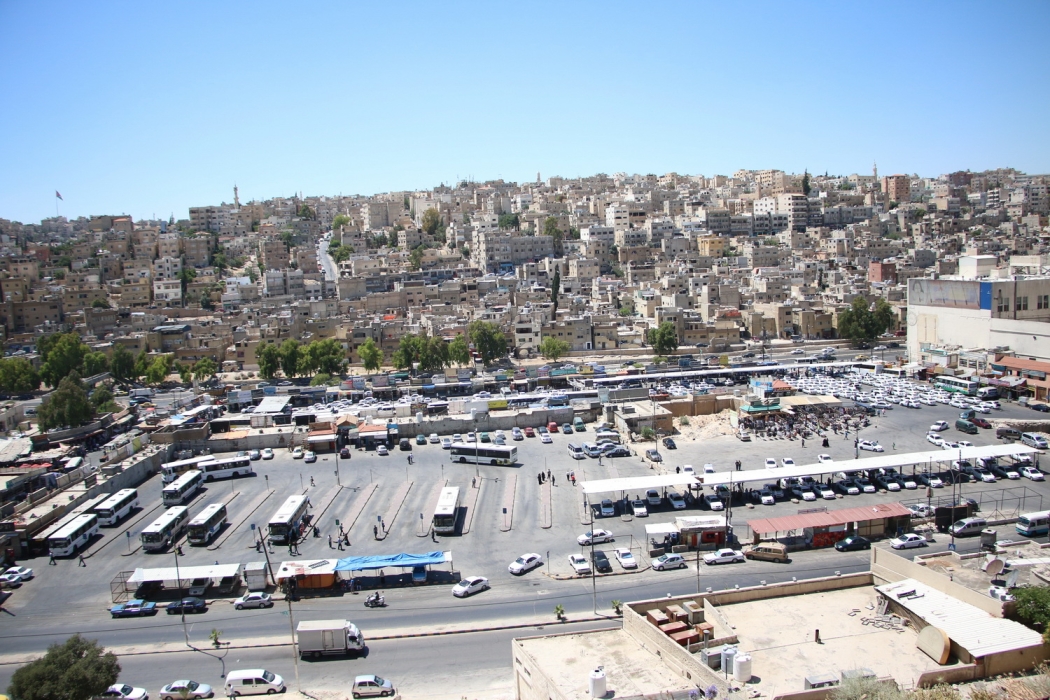 دراسة إمكانية تعديل مسارات الحافلات العاملة بالموقر والجيزة ووادي السير وناعور ‏