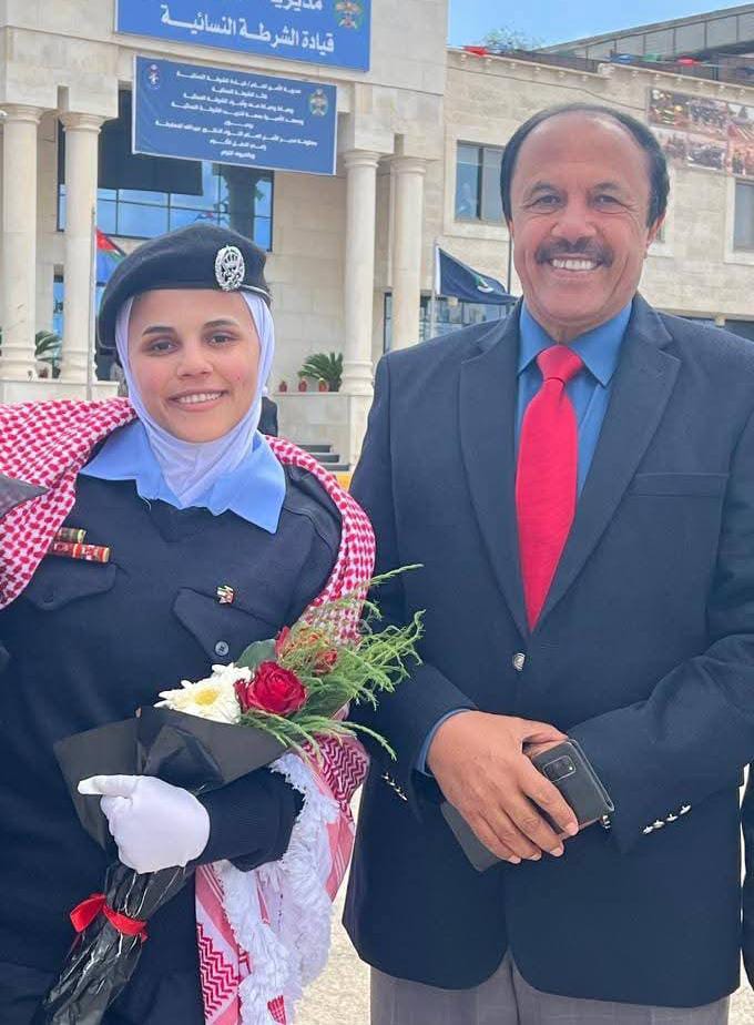العميد المتقاعد الدكتور عوض الخرابشة يحتفل بتخرّج ابنته حلا من معهد الأميرة بسمة للشرطة النسائية