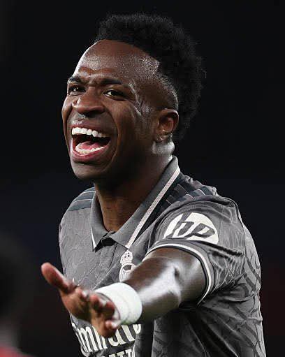 فينيسيوس يوجه رسالة  إلى جماهير ريال مدريد