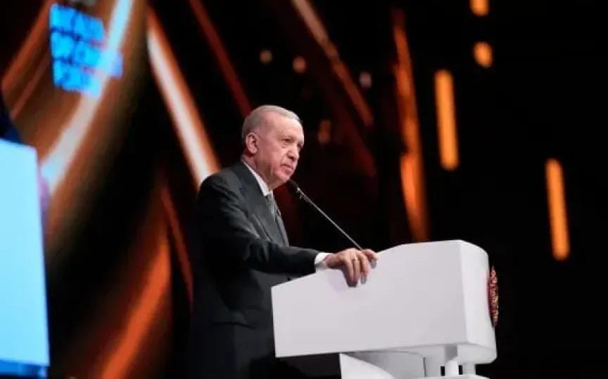 أردوغان : إسرائيل تزداد وقاحة مع سكوت العالم عن جرائمها .. ولا يحق لأحد أن يصف الفلسطينيين بالإرهاب