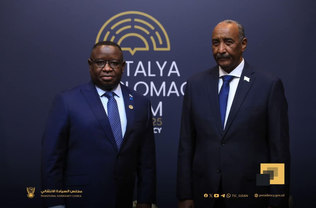 برهان يلتقي رئيس جمهورية سيراليون