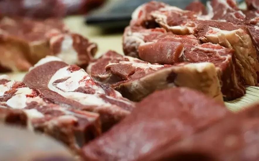 وزارة البيئة والغذاء البريطانية .. تعلن حظر استيراد اللحوم ومنتجات الألبان من دول الاتحاد الأوروبي
