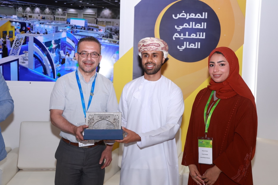 مشاركة مميزة لجامعة الزرقاء في معرض جدكس 2025