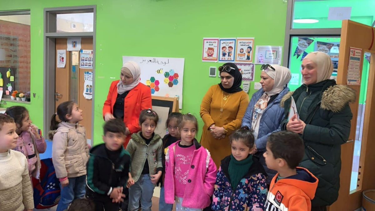 الخريشا تثمن دور الأسرة التربوية في مدرسة الأميرة هيا بنت الحسينسم في تعزيز قيم الولاء والانتماء للوطن والقيادة الهاشمية.
