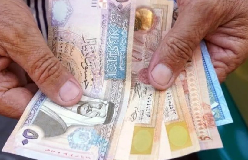 الحكومة تقر إعفاء جزئي لموظفين جمعوا بين راتبين