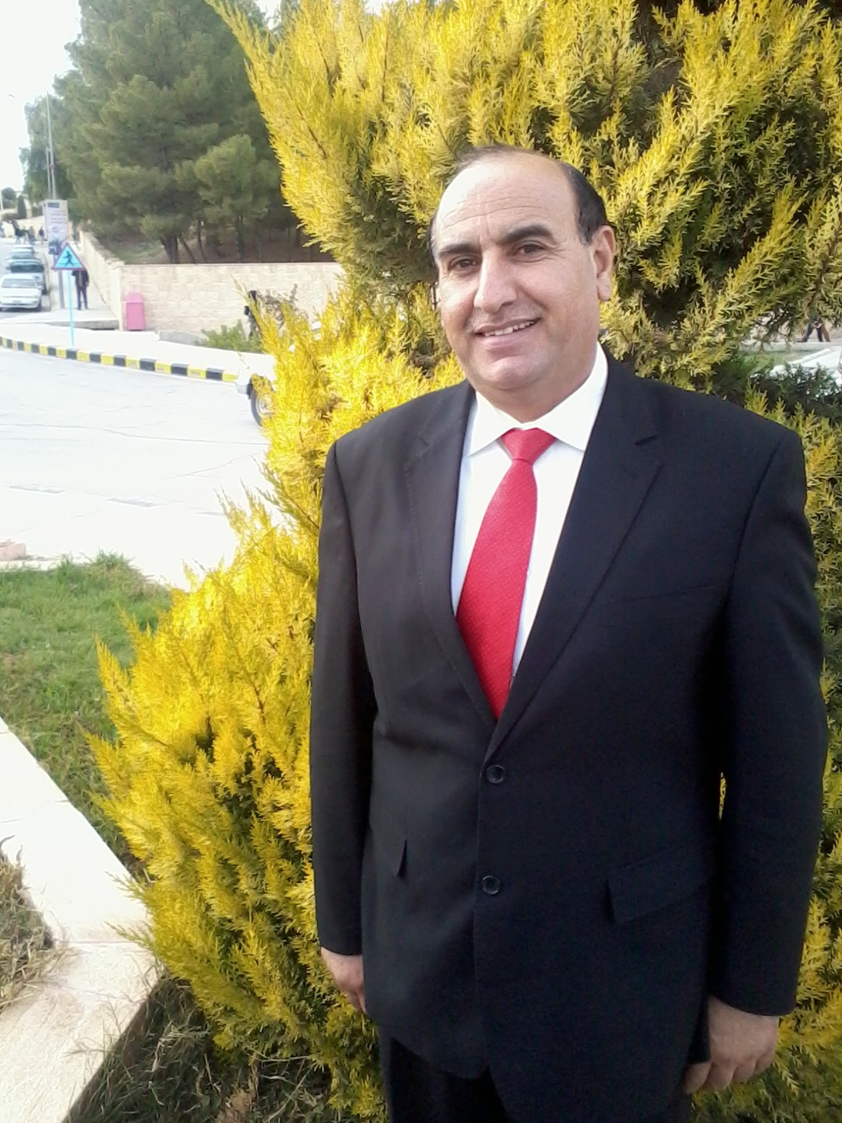 رئيس جامعة الحسين بن طلال يهنئ الدكتور إبراهيم الرواشدة بمناسبة تعيينه مديراً عاماً للمركز الوطني للبحوث الزراعية.