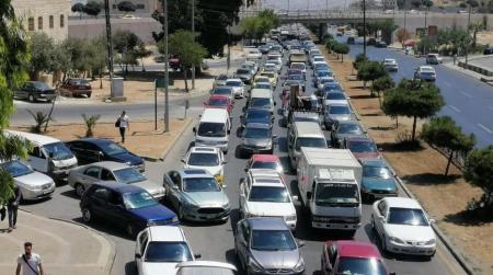 حركة مرورية كثيفة وسير بطيء في شوارع عمّان الغربية