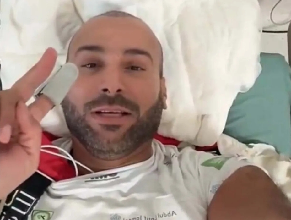 يزيد الراجحي يطمئن محبيه بعد حادث رالي الأردن