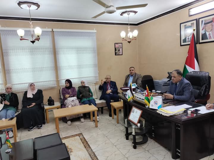 العبيدات يجتمع بمجلس البرلمان الطلابي لمناقشة التحضيرات النهائية لمبادرة يوم العلم في لواء الكورة